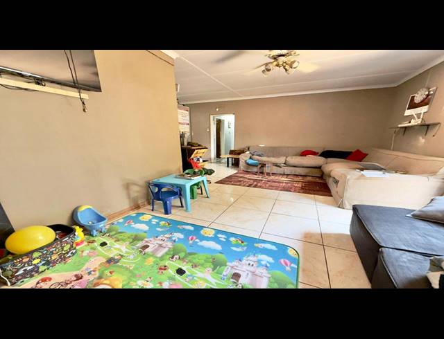 3 BEDROOM FREEHOLD FOR SALE IN MINNEBRON
